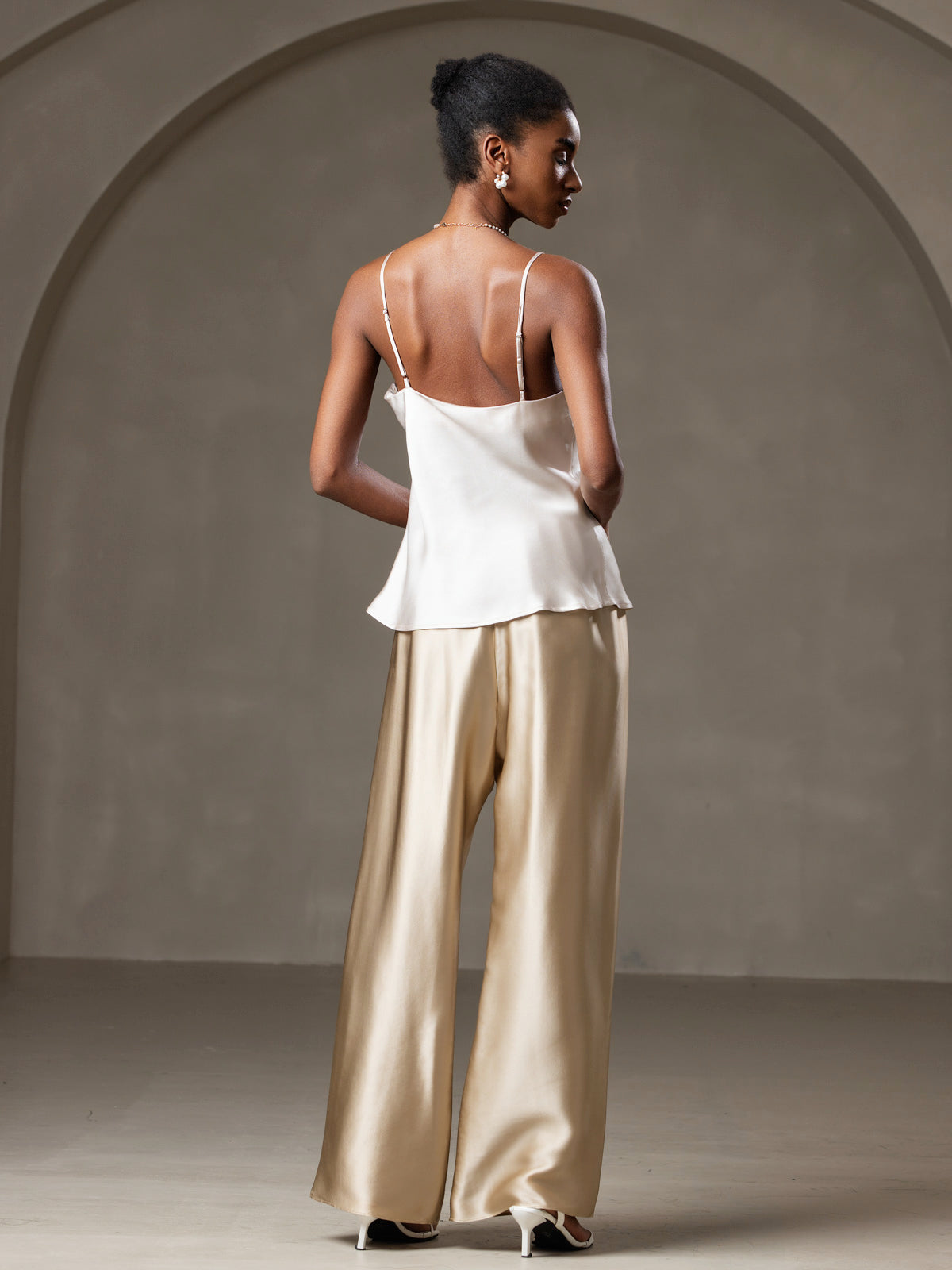 [Beige] SilkSilky-FR Pure Soie Col en V Top À Fines Brides 002