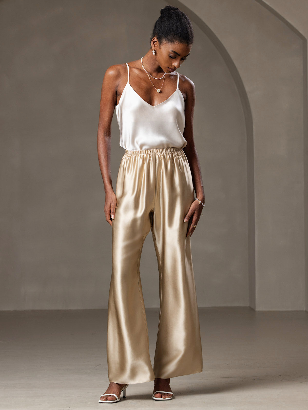 [Beige] SilkSilky-FR Pure Soie Col en V Top À Fines Brides 005