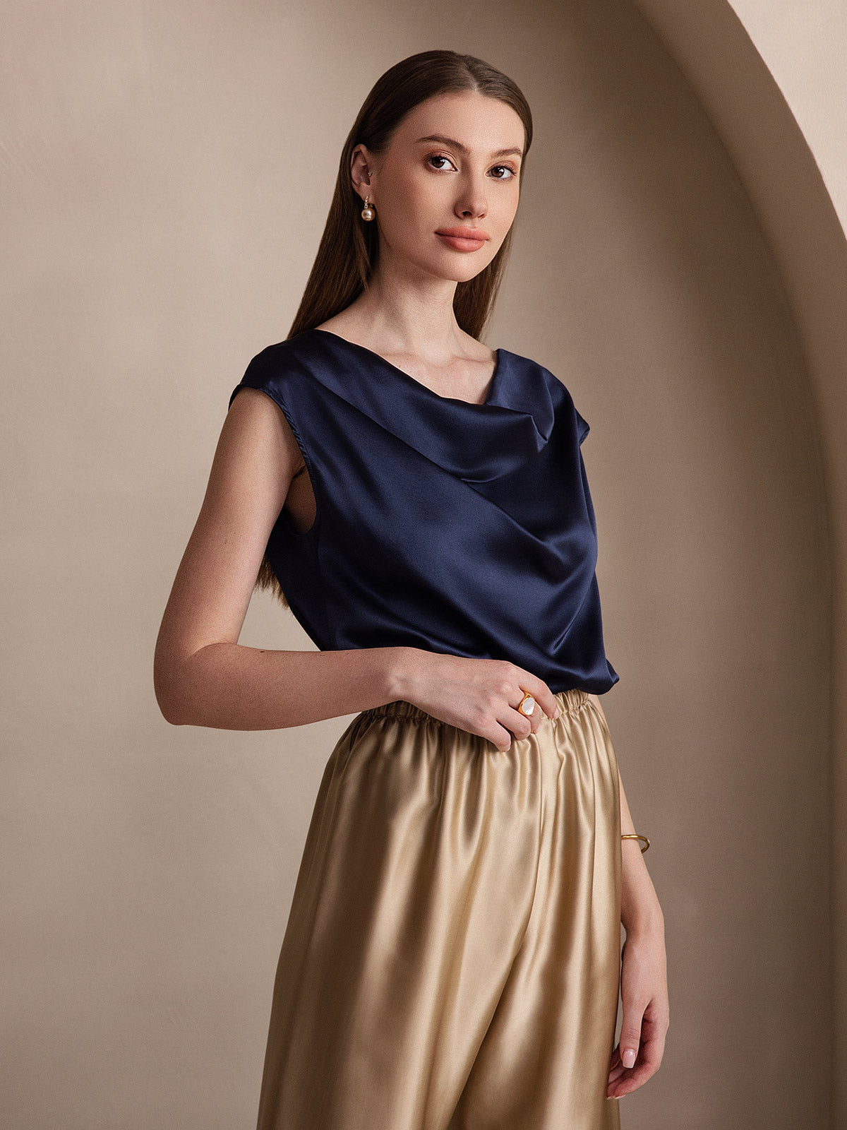 [Bleu Foncé] SilkSilky-FR 19Momme Soie Sans manches Col Bénitier Femme T-Shirt 005