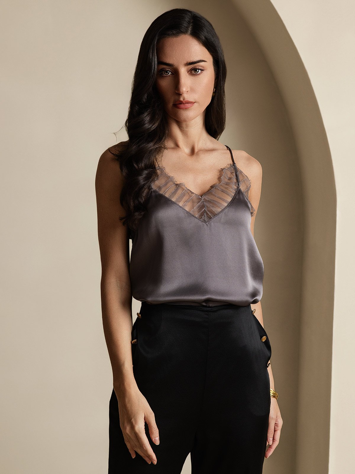 SilkSilky-FR Soie Décolleté plongeant Top À Fines Brides GrisPourpre 003