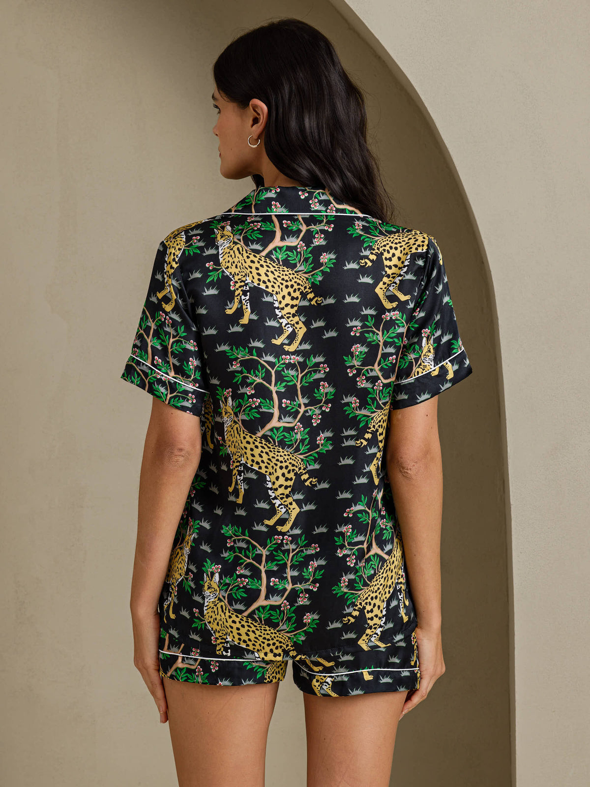 [Serval Noir] SilkSilky-FR Short Sleeve Notch Collar Femme Pyjamas 002