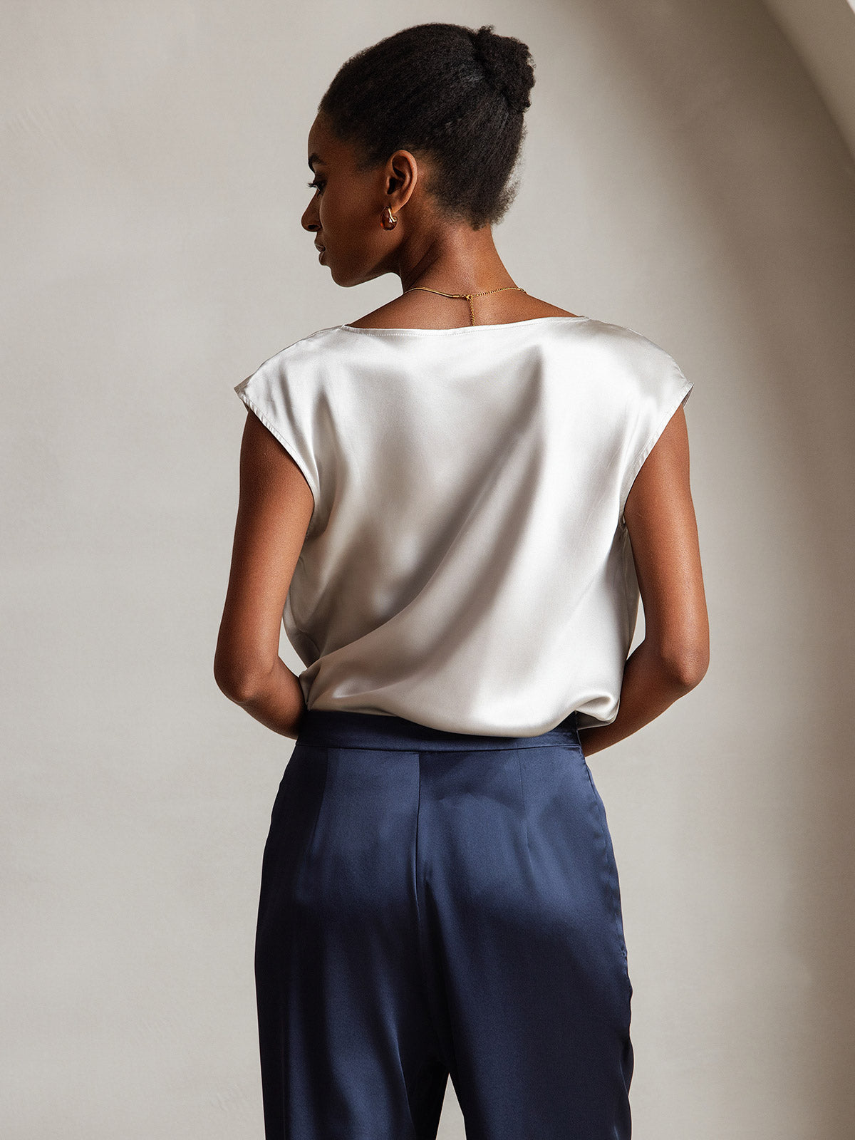 [Gris Clair] SilkSilky-FR 19Momme Soie Col Bénitier Femme T-Shirt 002