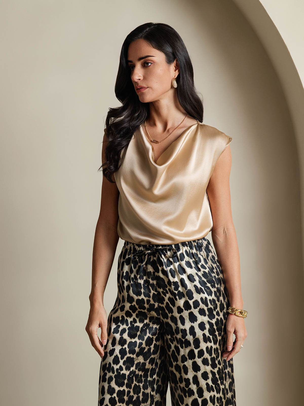 [Champagne] SilkSilky-FR 19Momme Soie Col Bénitier Femme T-Shirt 005