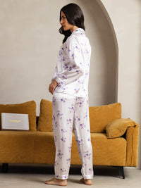 Vue de dos pyjama soie lilas pantalon droit imprimé floral